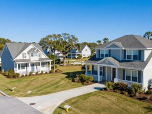 A beautiful neighborhood in Hilton Head Island illustrating homeowner association governance.